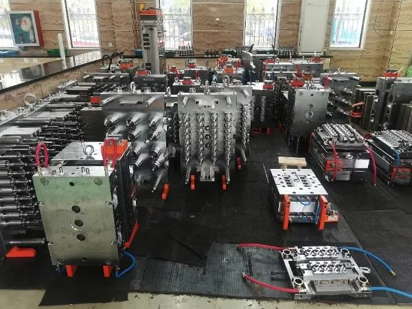 PET preform mould