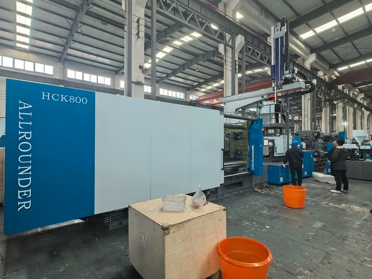 Bucket injection molding line with robot